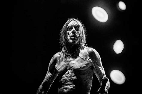 Il concerto segreto di Iggy Pop: una notte rock tra eccessi e mistero!