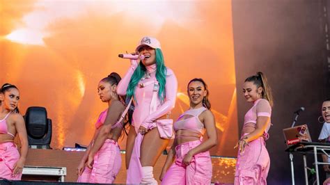  Il Ritmo Incontenibile del Vibras Tour di Karol G: Un Mix Esplosivo di Reggaeton e Emozioni 