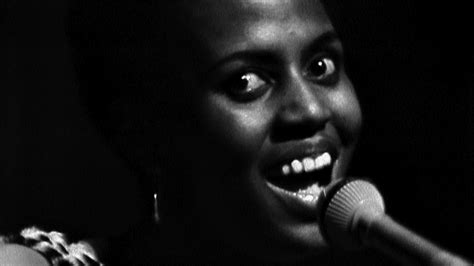  Il Suono di Cape Town: Un Concerto Emozionante con la Sensazionale Miriam Makeba