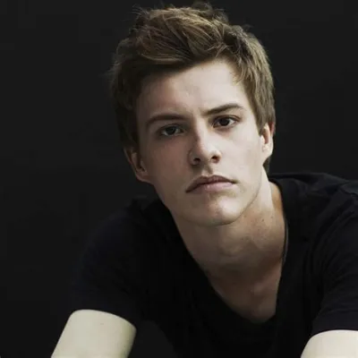 Xavier Samuel: Il Fascino Misterioso del Giovane Attore Australiano Incontra la Musica Rock!